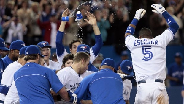 Blue Jays Hit Walkoff HR to Beat Texas