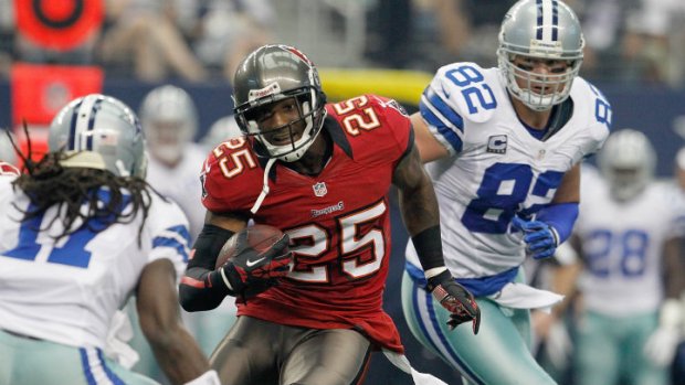 Cowboys Lead Bucs At Half, 10-7