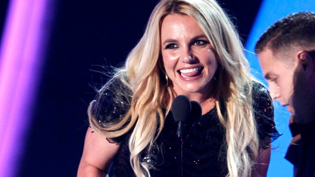 Britney Takes Home MTV's Video Vanguard Award