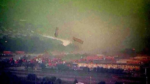 [DFW] Raw Video: Tornado Tosses Trucks