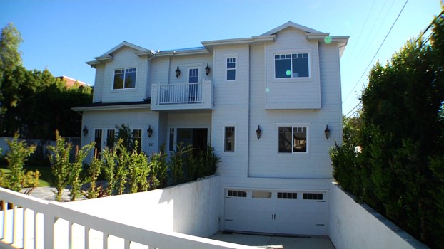 Square Feet: Cape Cod Style in CA