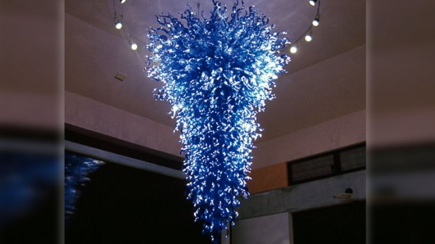 Chihuly Chandelier to be Auctioned for Stanford Victims