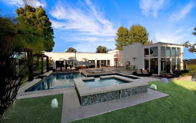 Nick Lachey Re-Lists Bel Air Bachelor Pad 