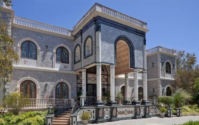 Buy a Mansion, Get a Free Nightclub 