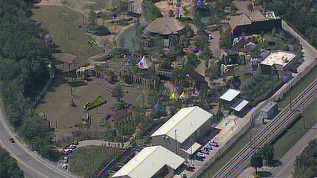 Police Search for Alleged Robber in Dallas Zoo