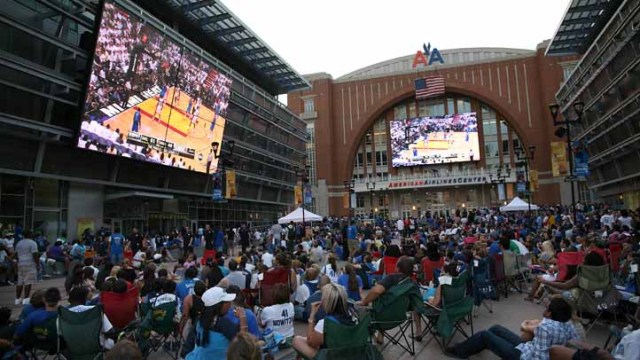 Mavs Fans Party in the Plaza