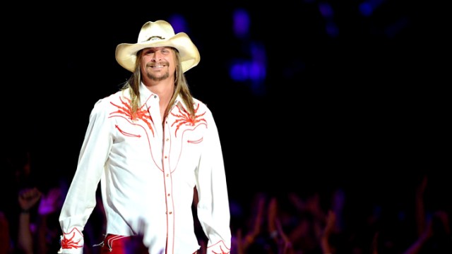 Stars Shine at CMT Awards