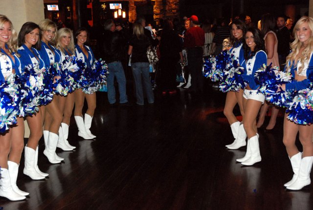 Cowboys Cheerleaders Reveal 2009 Swimsuit Calendar