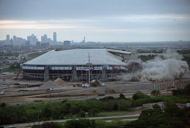 Texas Stadium Implosion in Pictures