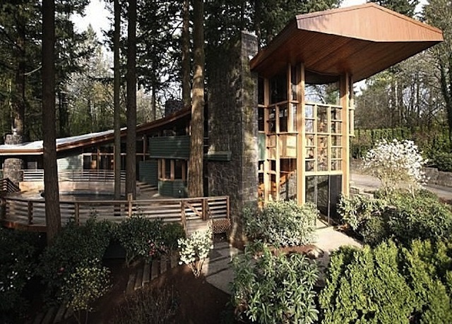 A Modern Natural Beauty in Lake Oswego, OR 