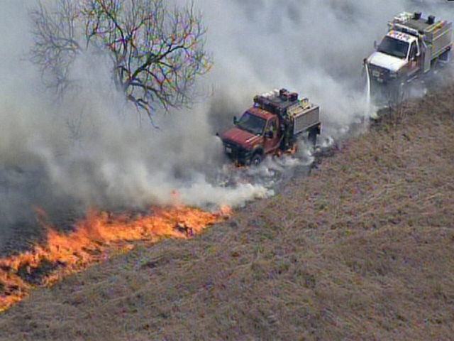 Photos: Grassfire Threatens Homes in Rhome