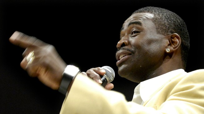 Irvin Hands Off WR to Cowboys