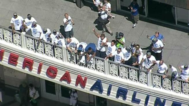 Dirk Nowitzki and the Dallas Mavericks led thousands of fans in a rendition of 