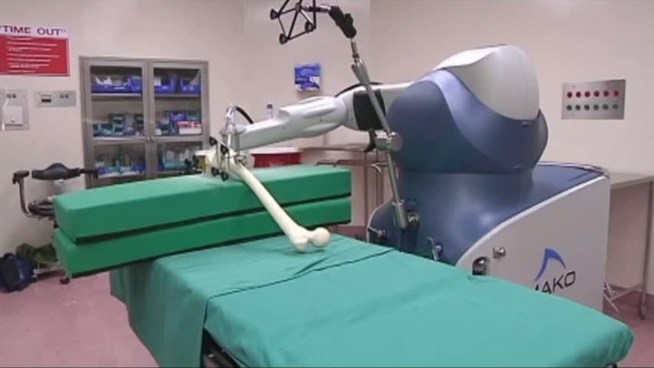 A new surgical robot is helping patients who need new knees.