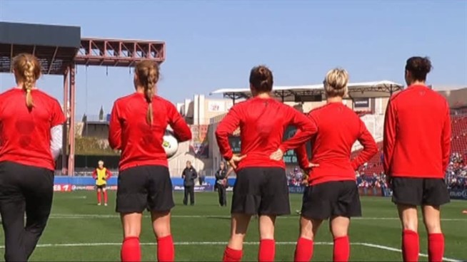 Fans of the US Women's National Soccer Team welcomed them to Frisco ahead of a game against New Zealand.