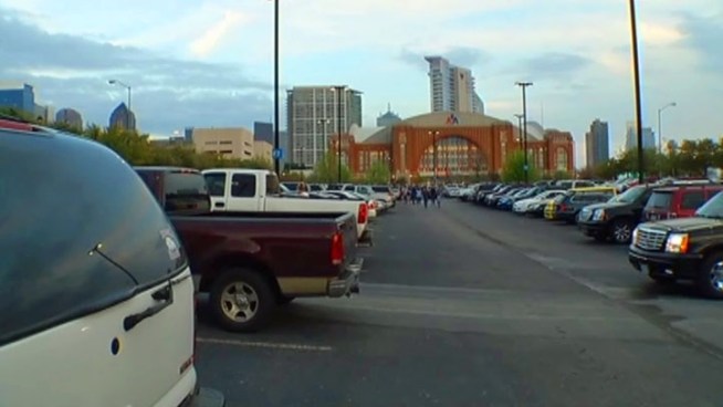 Surface parking at the American Airlines Center could be a thing of the past thanks to a deal endorsed at Dallas City Hall Monday. The plan calls for new city parking garages.