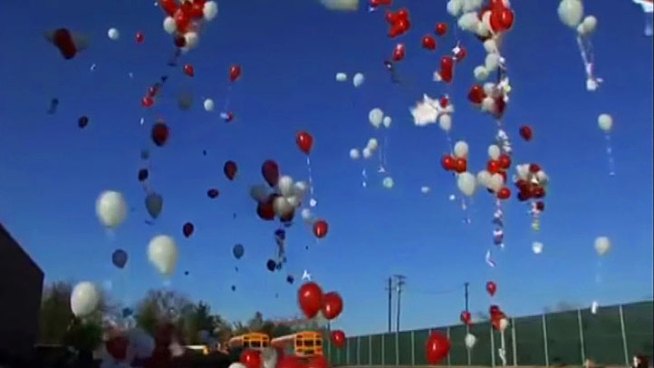 Students send messages to one another via balloons.