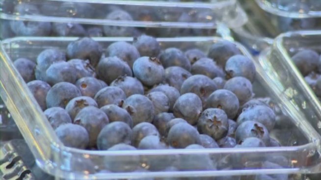 Blueberries are touted as a super health food, but Consumer Reports finds just because it s blue on the outside doesn t mean it s blue inside.
