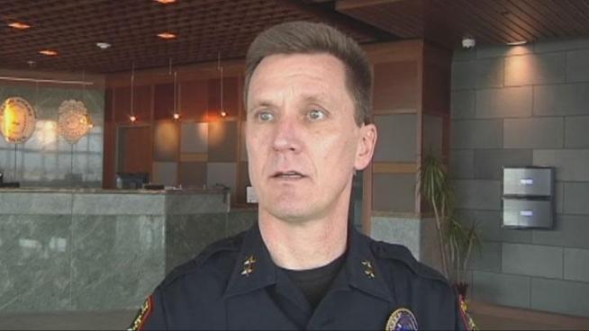 It's not often you see the police chief chasing down criminals, but that's just what happened in Grand Prairie. Chief Steve Dye put the cuffs on a suspect on his way back from lunch.