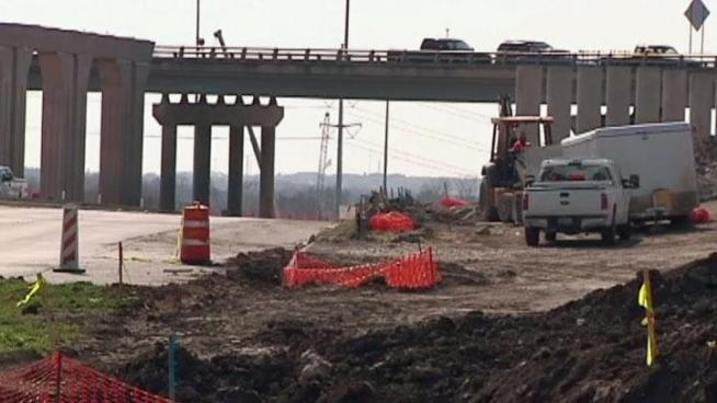 Fort Worth business owners are letting the North Texas Tollway Authority know how construction on the Chisholm Trail Parkway is affecting business.