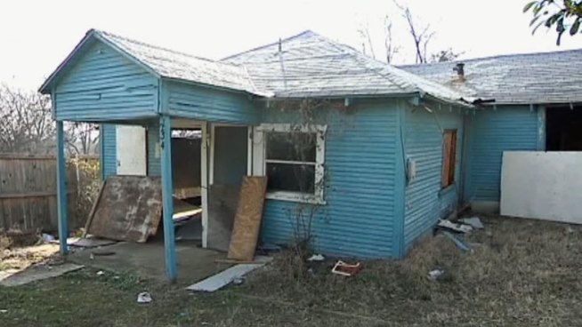 The National Guard is in Dallas fighting the war on drugs by demolishing more than a dozen drug houses across the city.