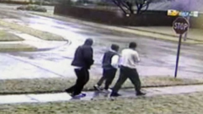 Residents in the Hidden Creek subdivision in Grand Prairie want the public's help catching three men who broke into two homes last week, they were caught on surveillance cameras in the area near Duncan Perry Road and Eqyptian Way.