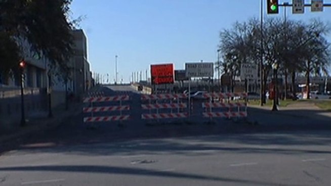 The Houston Street viaduct is closed while crews work on the streetcar line that will travel into Oak Cliff.