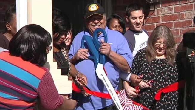 A Dallas veteran who overcame homelessness and substance abuse problems has moved into a new home provided by a partnership between the Department of Veterans Affairs and Habitat for Humanity.