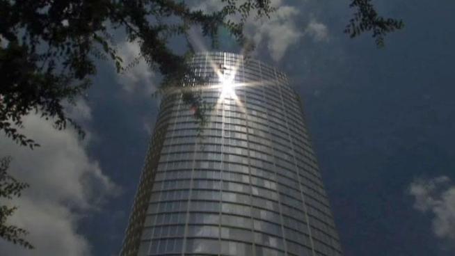 Dallas searches for resolution to the problem of sun reflecting off Museum Tower and into the Nasher Sculpture Center.