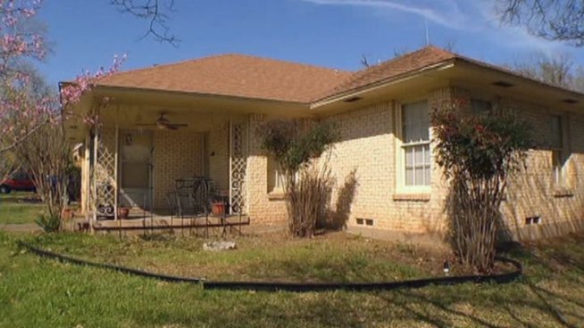 Dallas police are looking for clues in the death of a 68-year-old man found dead inside his North Oak Cliff home Monday.