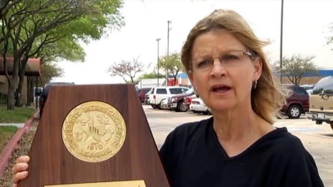 A promise between a high school girls basketball coach and her team is drawing criticism.