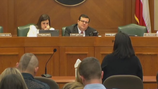 The House Transportation Committee heard emotional testimony on Tuesday from people who lost relatives in car wrecks involving mobile phones, including a North Texas woman.