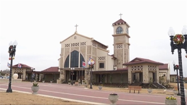 NBC 5 Arlington Reporter Mola Lenghi takes us inside the largest Vietnamese Catholic Church in Arlington