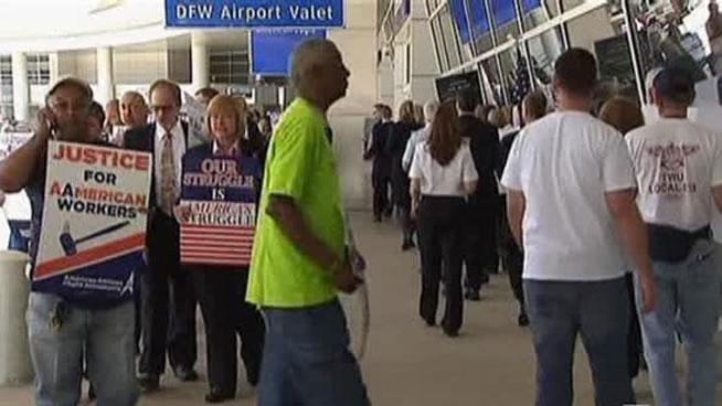 American Airlines union workers take their fight to save jobs to federal bankruptcy court Monday morning.