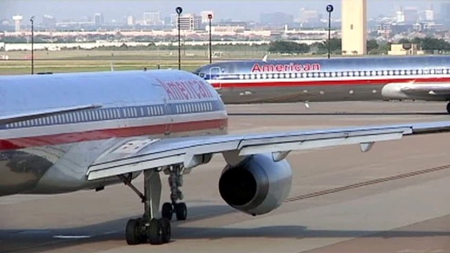 Unions at American Airlines plan to support a potential takeover offer by rival US Airways, sources say.