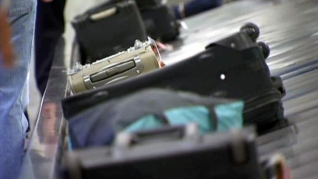 An American Eagle baggage handler allegedly stole jewelry from passengers' luggage.