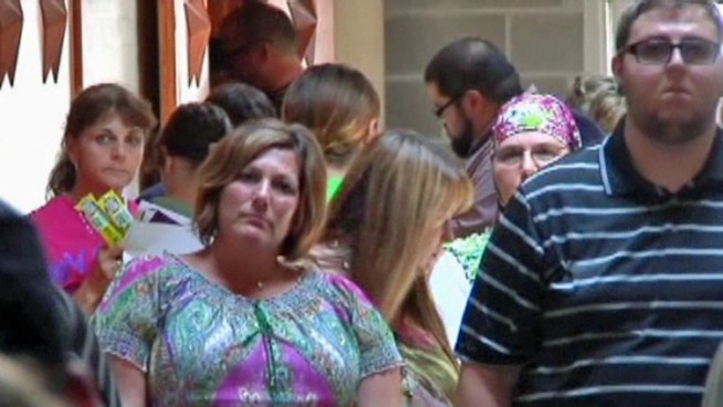 Hundreds of people packed Gilley's in Dallas Saturday to try and get on the latest season of the biggest loser.