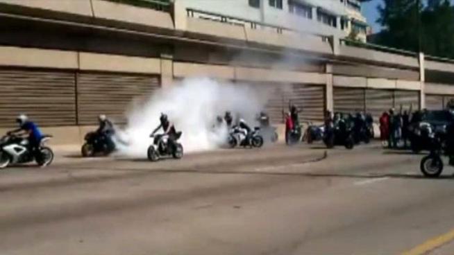 Dallas police are trying to identify the motorcyclists who shut down northbound Central Expressway for nearly four minutes to perform stunts.
