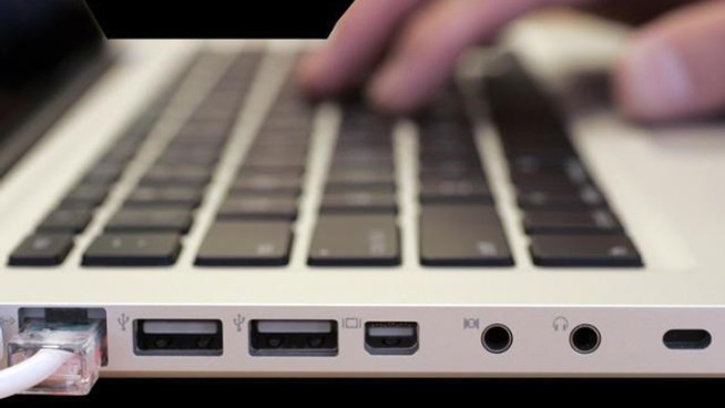 A bill introduced in the Texas House would force sex offenders, who are allowed to use the Internet, to identify themselves, their offense and even give out their address on social media sites.