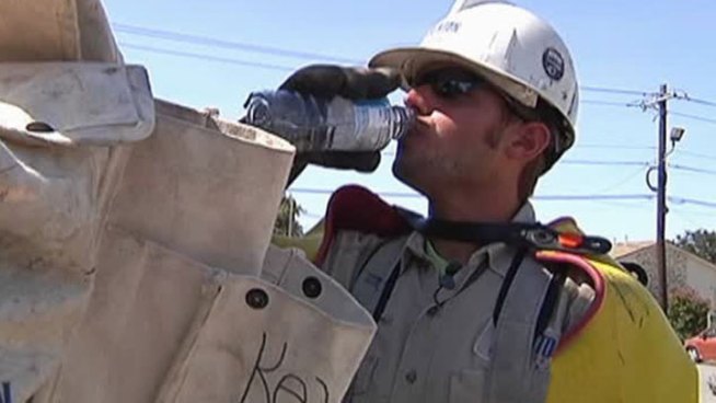 Electric workers are braving the heat so North Texans can crank up the air conditioning.