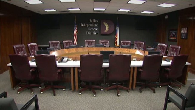 The Dallas school district's chief of police told school board members his department has not been allowed to brief school principals about security issues in six years.