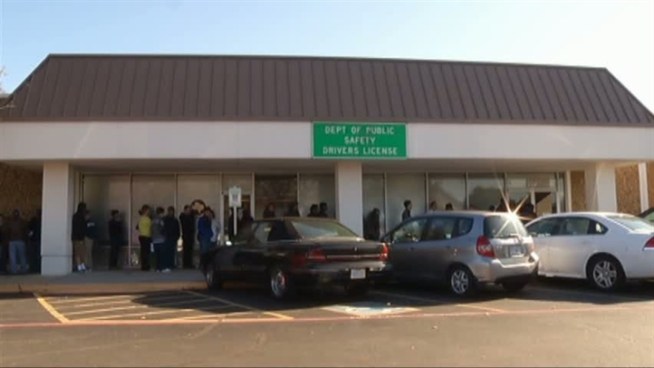 Residents complain over long lines at DPS.