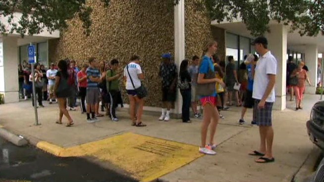 The state computer system used to issue Texas driver licenses has defects that delay transactions, adding to long waits at DPS offices.