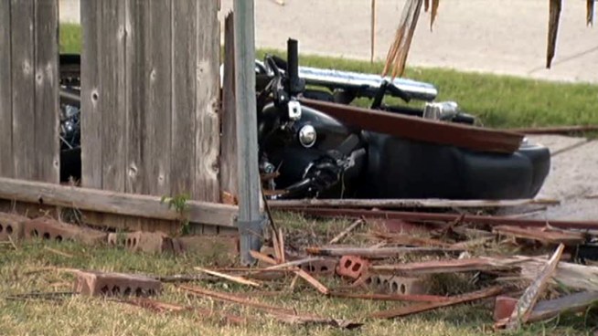 A man wanted on five outstanding felonies died after crashing his motorcycle while fleeing Fort Worth police.