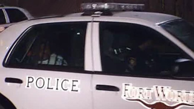 Fort Worth police ended a standoff peacefully Friday morning after a barricaded man refused to come out of his apartment.