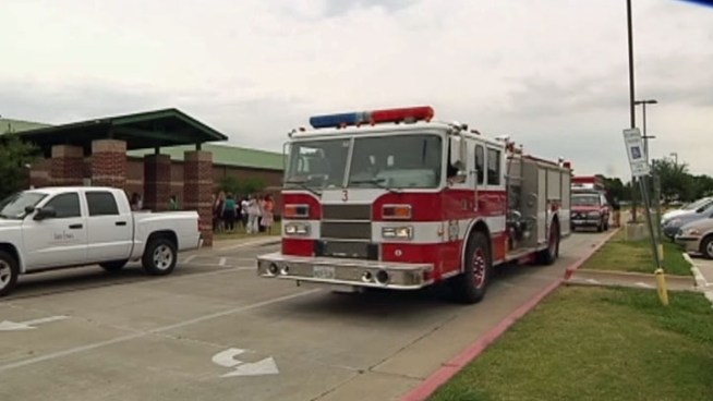 Two schools in Irving and a day care in Garland reported receiving white powder letters Tuesday, NBC 5's Christine Lee reports from Pierce Early Childhood School in Irving.