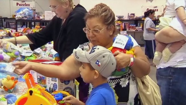 Thousands of Mesquite shoppers are hitting up a consignment sale in Mesquite for a chance to make their dollars go a little further.
