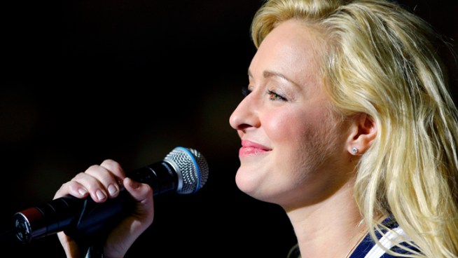 Mindy McCready, who hit the top of the country charts before personal problems sidetracked her career, died Sunday in Arkansas in an apparent suicide. She was 37.