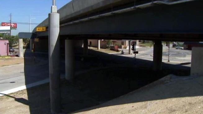 Neighbors say oldest part of Dallas North Tollway doesn't match other NTTA roads.