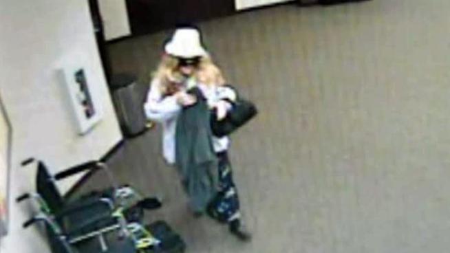 A would-be purse thief in a wig, hat and sunglasses tried to steal purses from Northside Baptist Church during a Saturday night service.